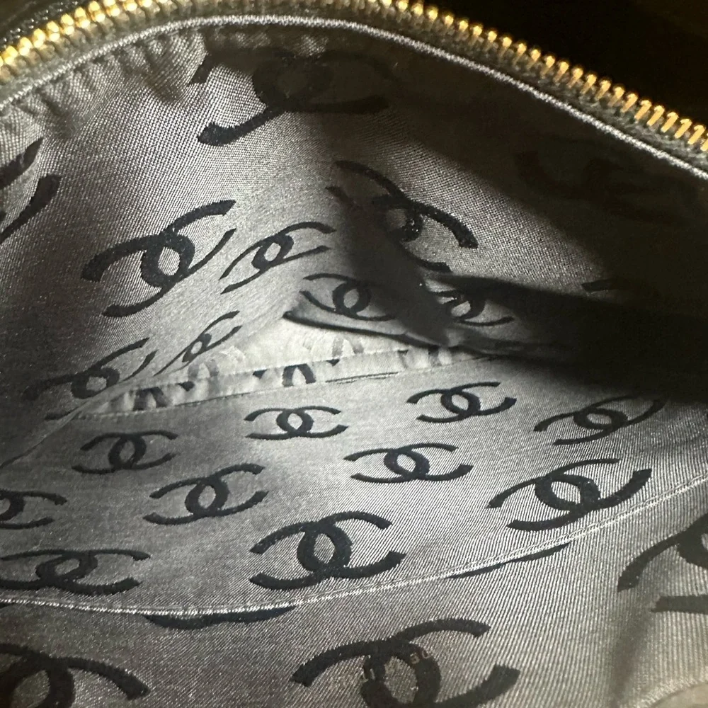 CHANEL CHEVRON lambskin shoulder/handbag - Picture 11 of 14